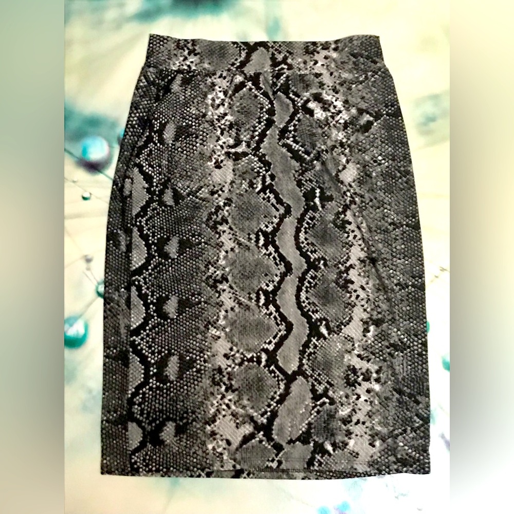 🚨💎 Black & Grey🐍 Print Skirt